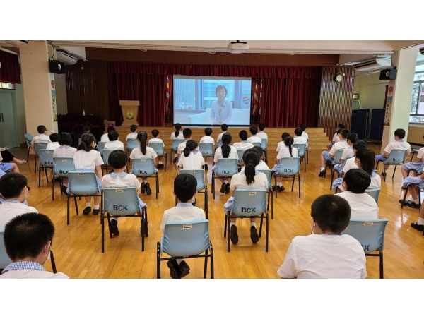 4.毕业生同步参与场景二（摄影：谭育霞）