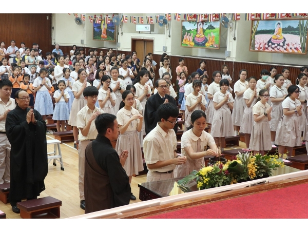4. 學生代表上香（攝影：羅孫可）
